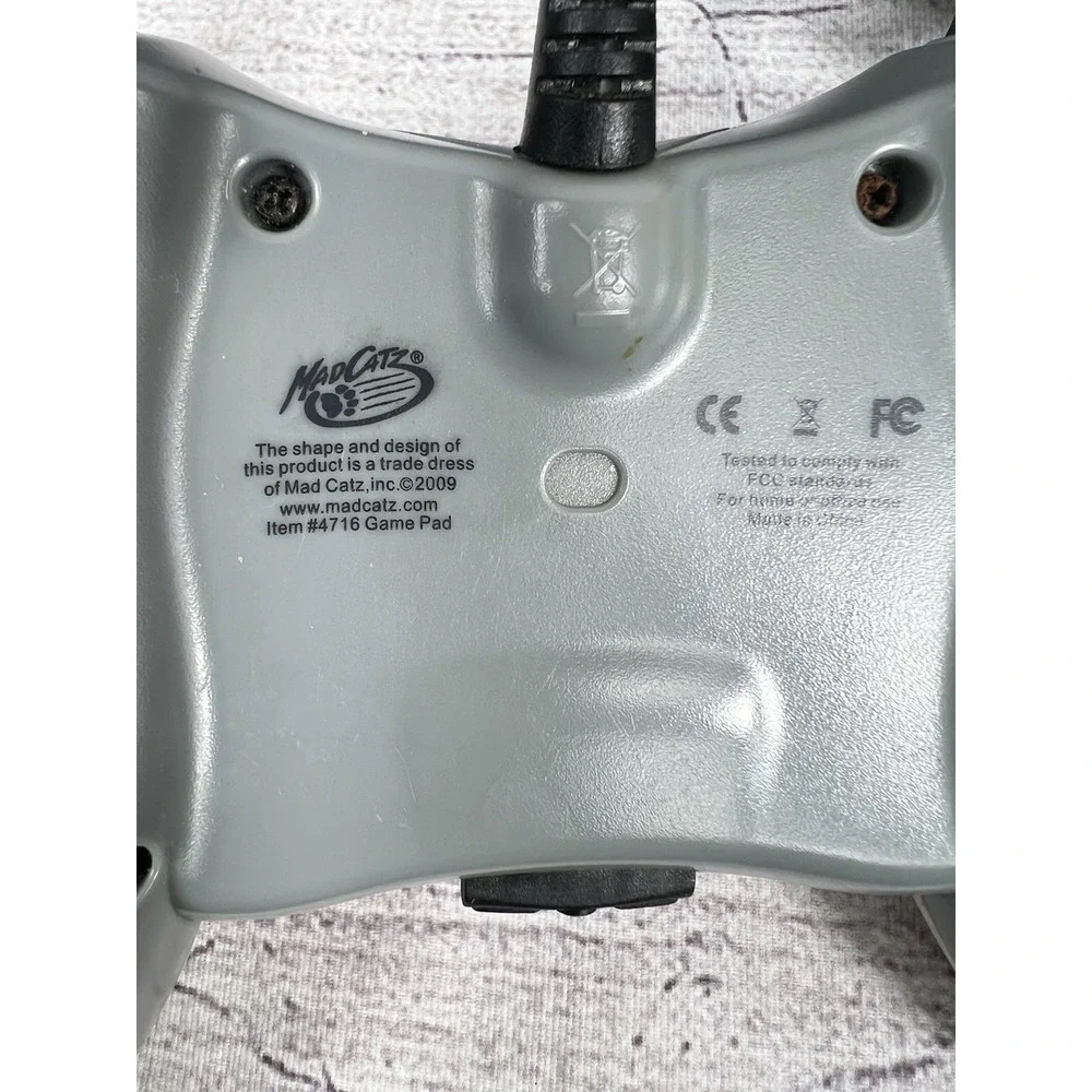 Lot‎ Of Three Xbox  Controllers Two Wireless One Wired All 3 Not Tested